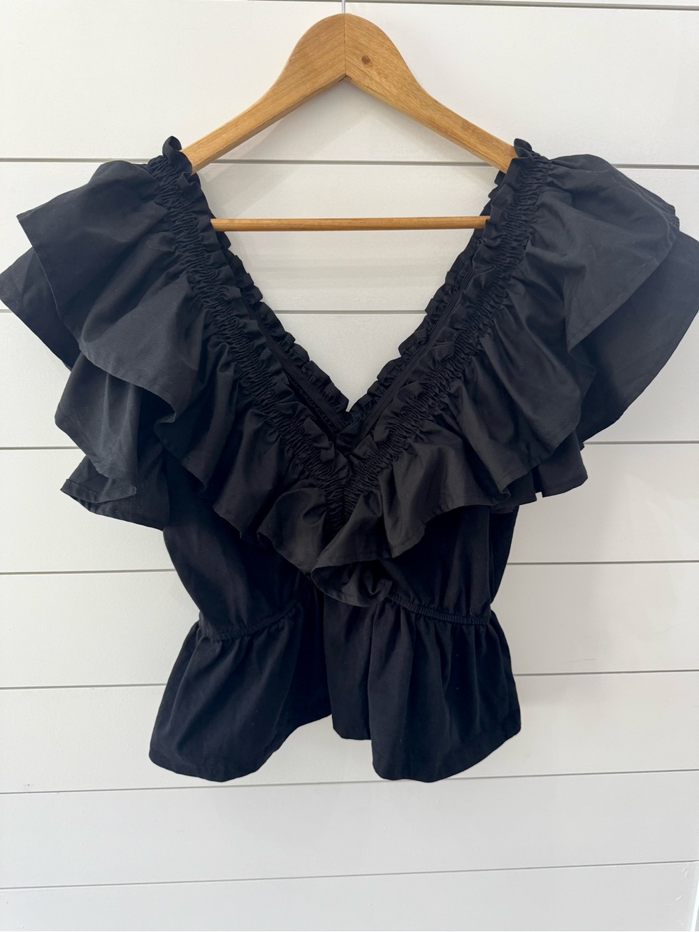 Black Ruffle Top - M - Picture 4 of 4